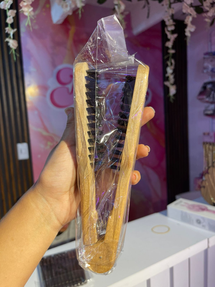 CEPILLO PARA EL CABELLO DE MADERA