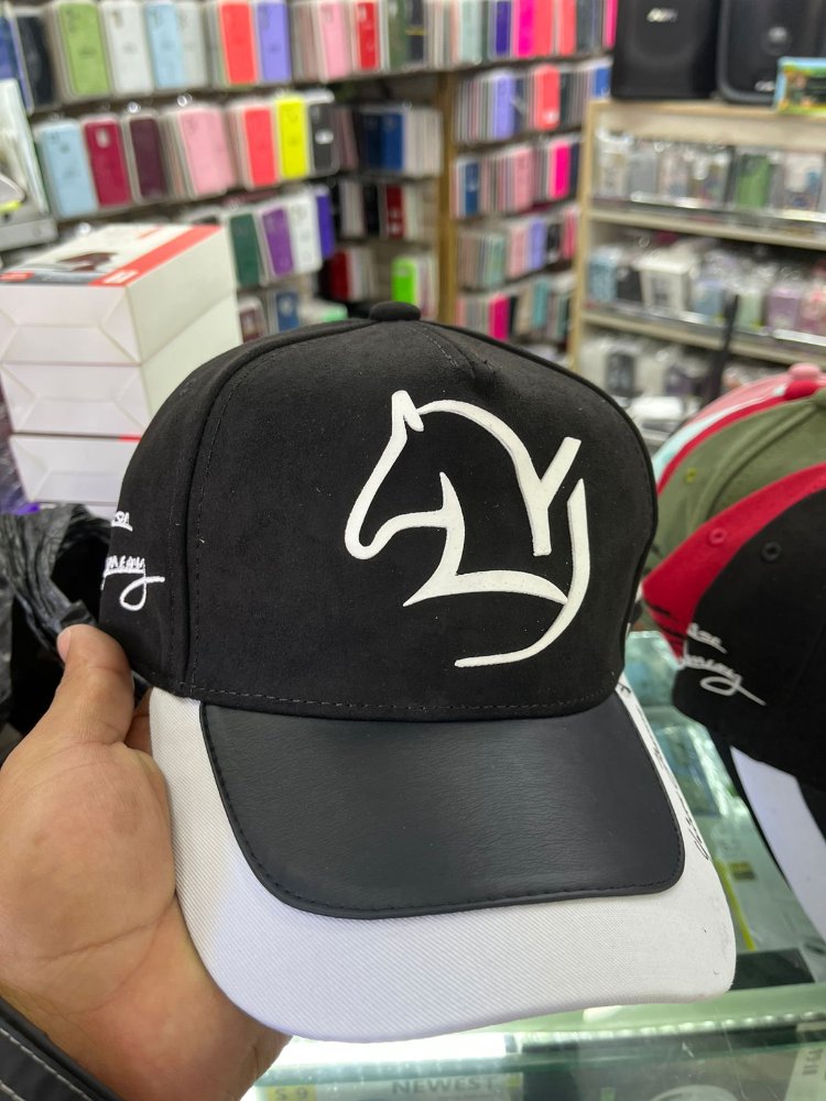Gorra Yeison Jimenez Negra con blanco