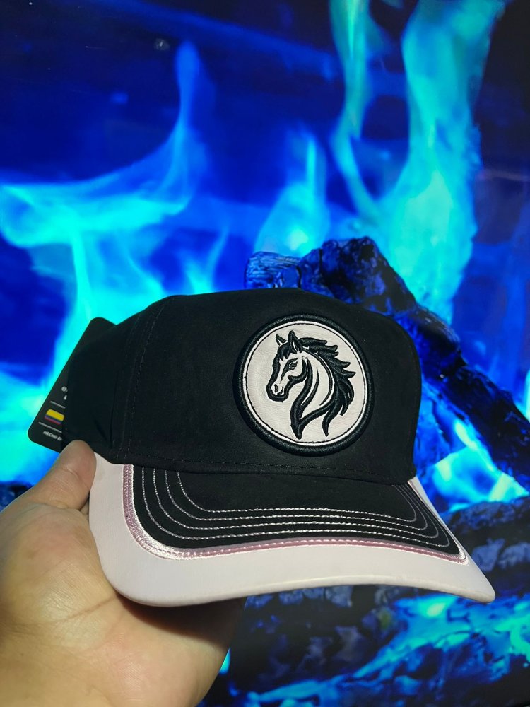 Gorra Caballo Negra Rosa