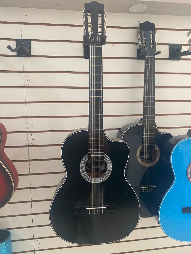 GUITARRA ACUSTICA MAS ESTUCHE