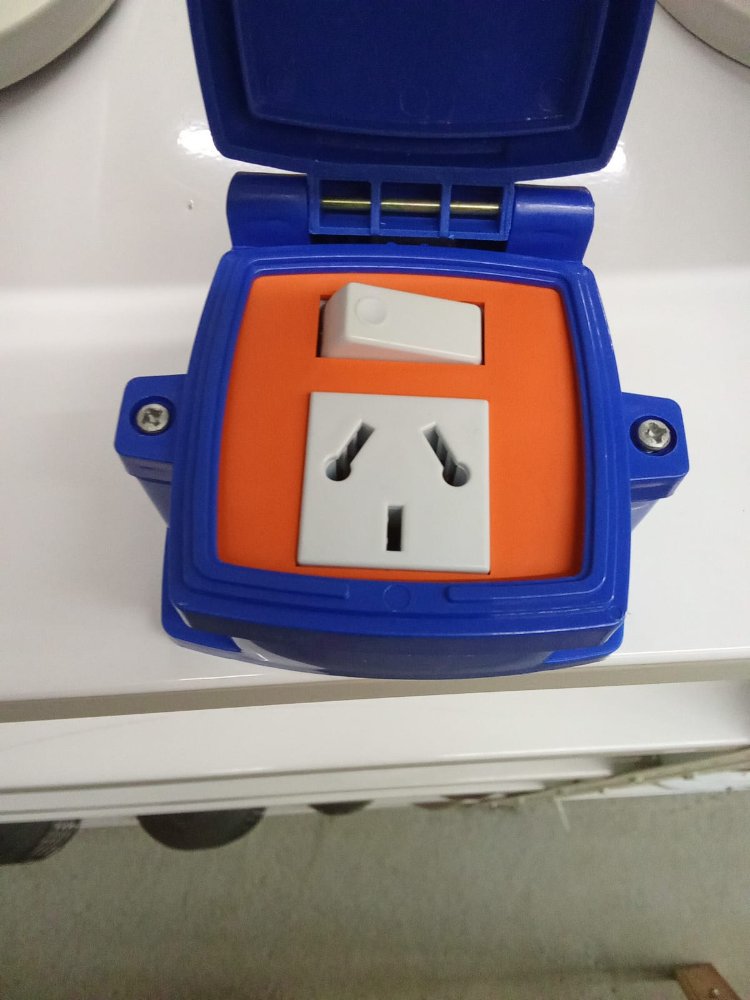CAJA CAPSULADA PUNNTO Y TOMA 10 AMP