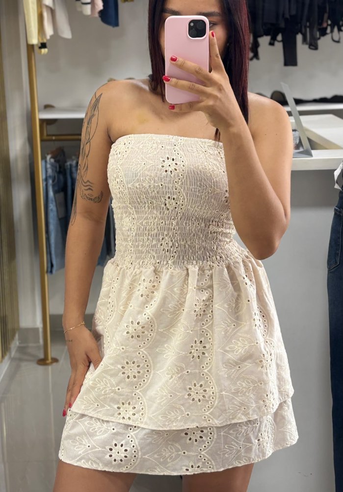 VESTIDO EN OJALILLO BEIGE
