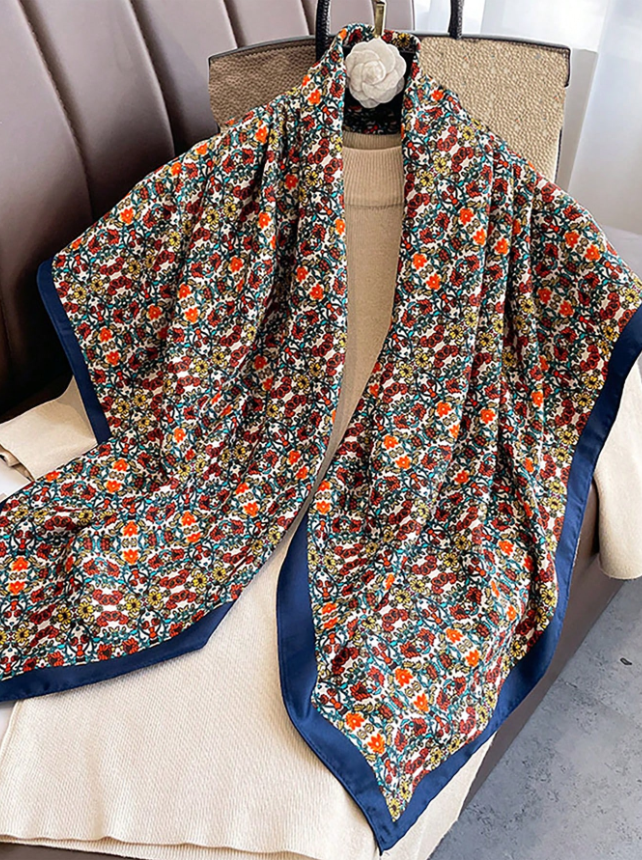 Pañuelo corto multicolor con estampado floral 90x90cm