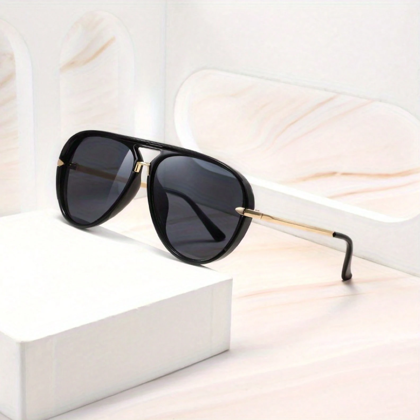 Lentes Royal negros con detalles dorados