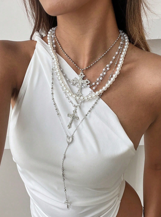 Juego de 4 collares con perlas y cruces color plata