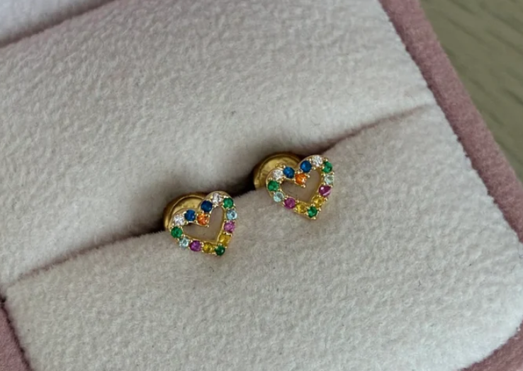 TOPOS SILUETA DE CORAZON PIEDRAS MULTICOLOR 5.5MM ORO AMARILLO COL 18K - 0,84GR