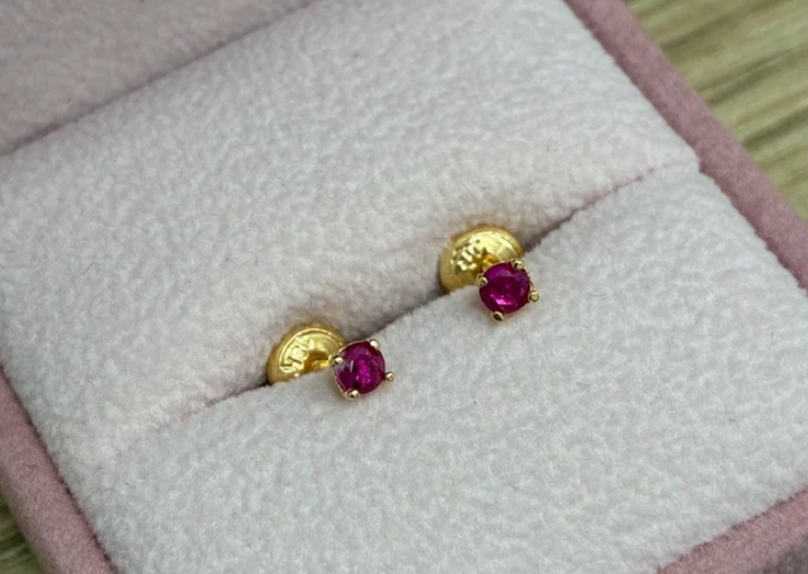 TOPOS CIRCON FUCSIA 4 UÑAS 3MM ORO AMARILLO COL 18K - 0,61GR
