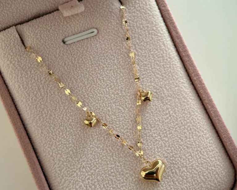 CADENA CRISPETA 1MM + 3 DIJES DE CORAZON LISO ORO AMARILLO ITALY 18K 45CM - 1,18GR