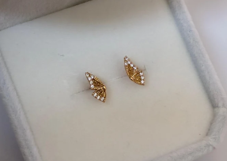TOPOS ALA DE MARIPOSA CON PIEDRAS BLANCAS ORO AMARILLO COL 18K - 0,81GR