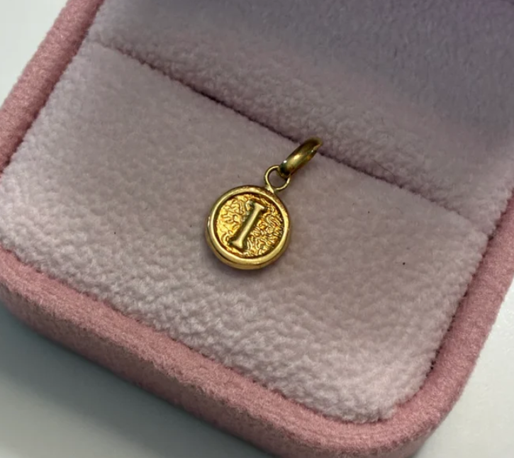 DIJE LETRA I MEDALLA 1.2CM ORO AMARILLO COL 18K - 0,35GR