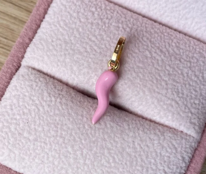 DIJE CACHITO DE LA ABUNDANCIA COLOR ROSA 2CM ORO AMARILLO ITALY ESP 18K - 0,44GR