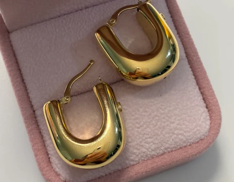 CANDONGAS CUADRADAS ESTILO CONCHAS 1.2CM ORO AMARILLO ITALY 18K - 4,31GR
