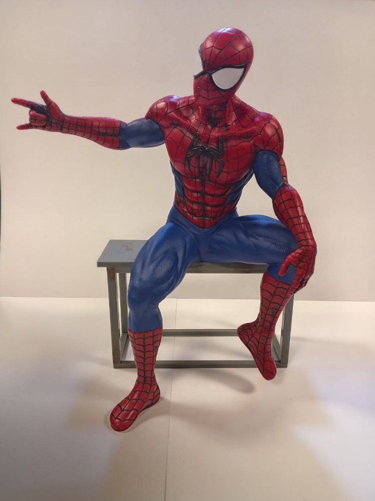 SPIDERMAN SENTADO