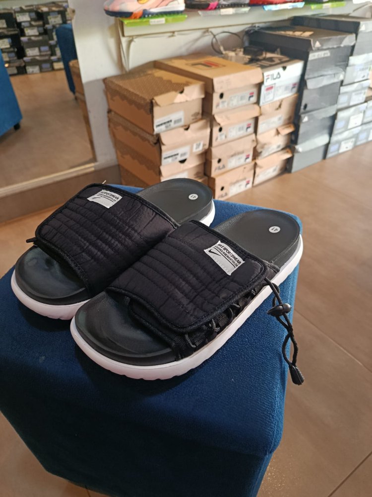 NIKE UNISEX 43