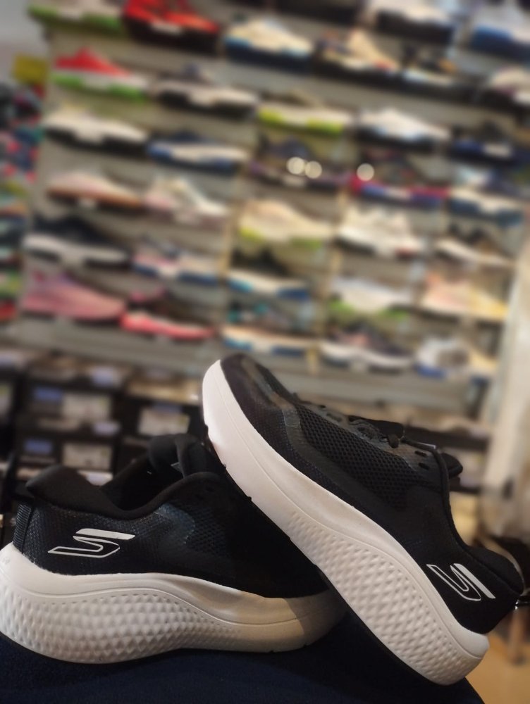 SKECHERS 37