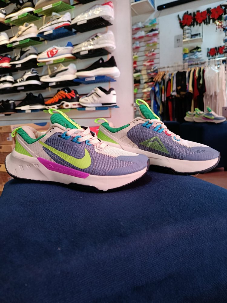 NIKE TRAIL 36