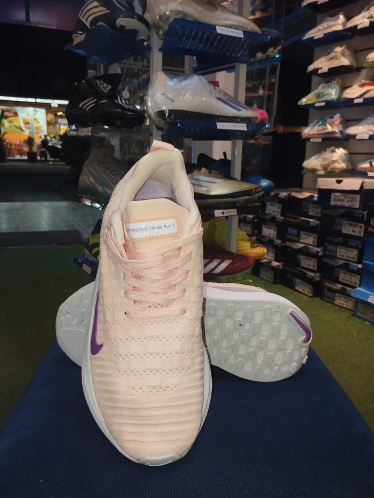 NIKE INFINITY 38