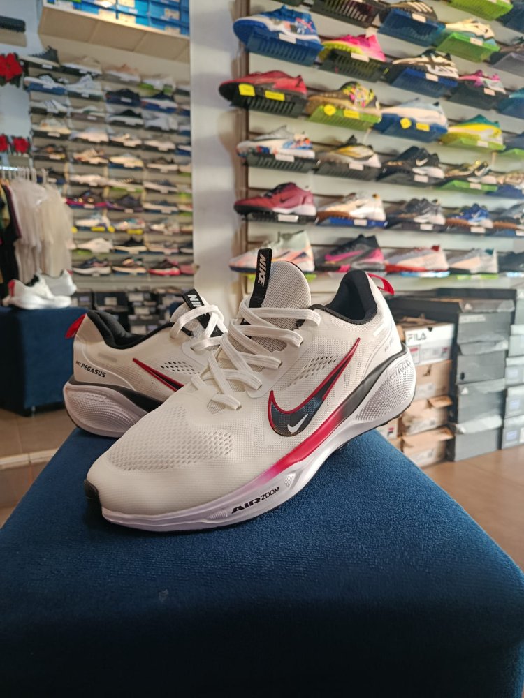 NIKE PEGASUS BLANCAS 41