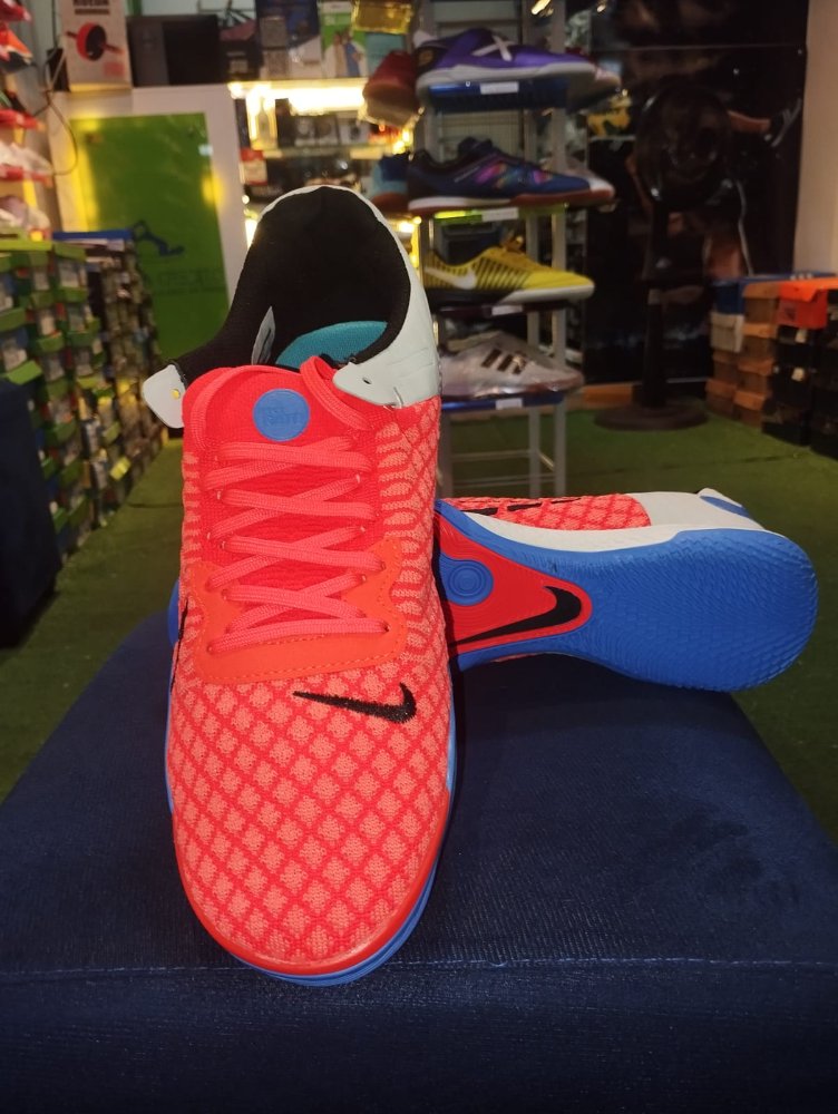 NIKE GATO NARANJA 42
