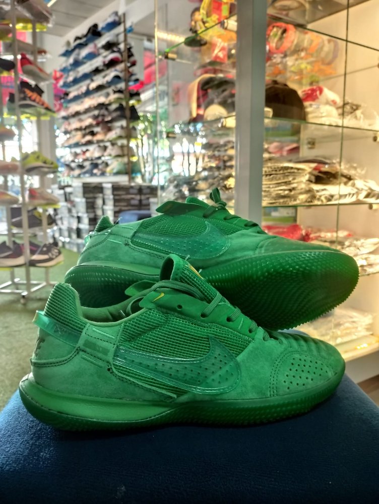 NIKE GATO VERDE 41