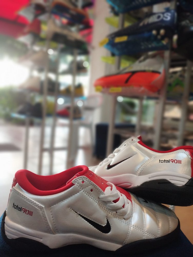 NIKE TOTAL 90 40