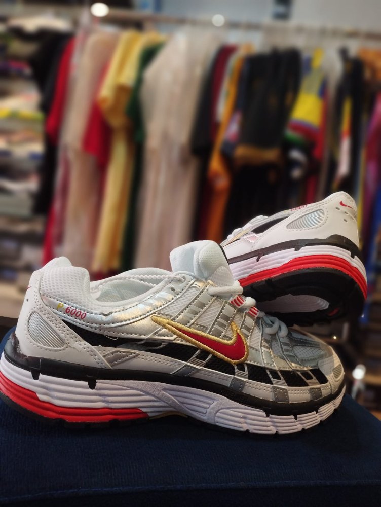 NIKE P 6000 44