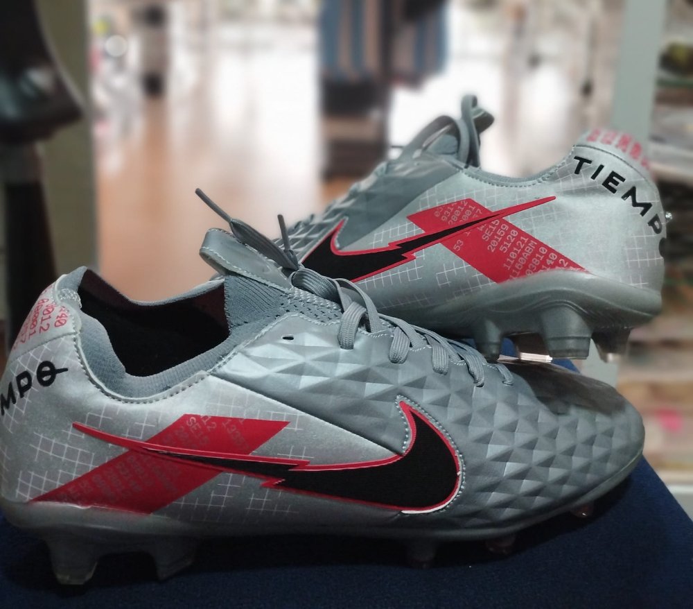 GUAYOS NIKE PLATEADOS 43