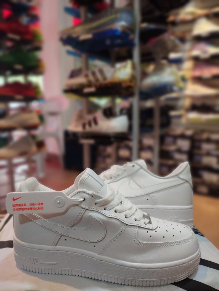 NIKE AIR FORCE ONE BLANCOS 37