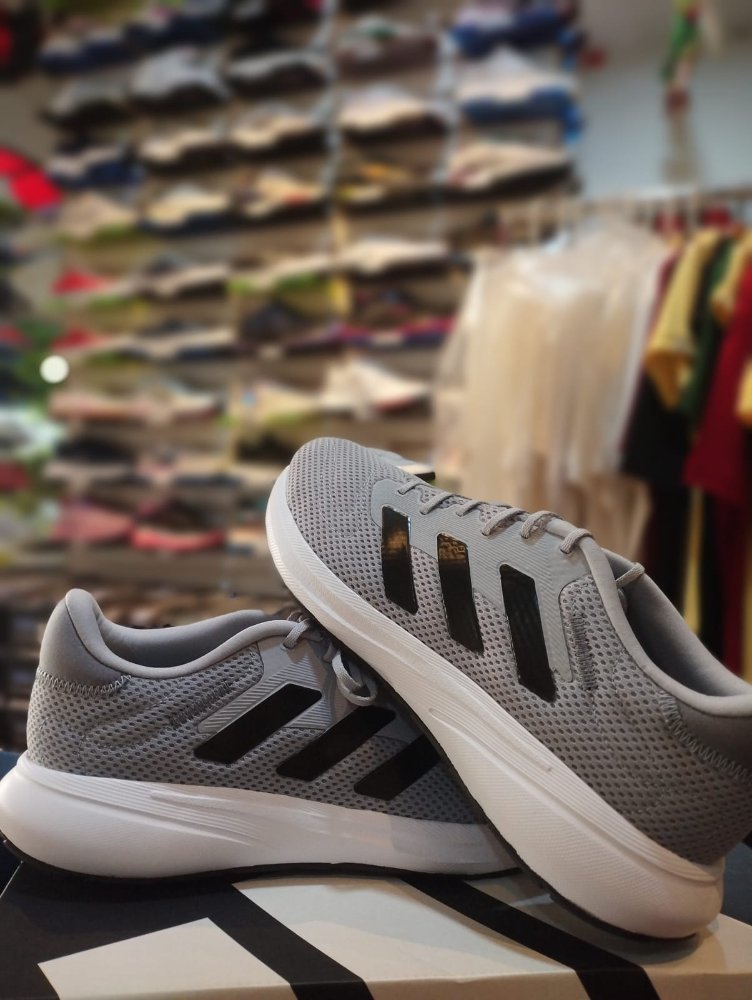 ADIDAS RESPONSE RUNNER U 43