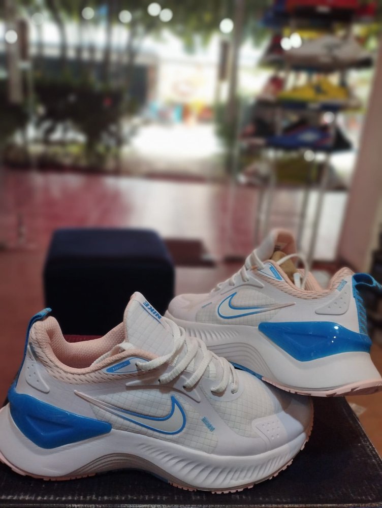 NIKE ZOOM X 37 EUR