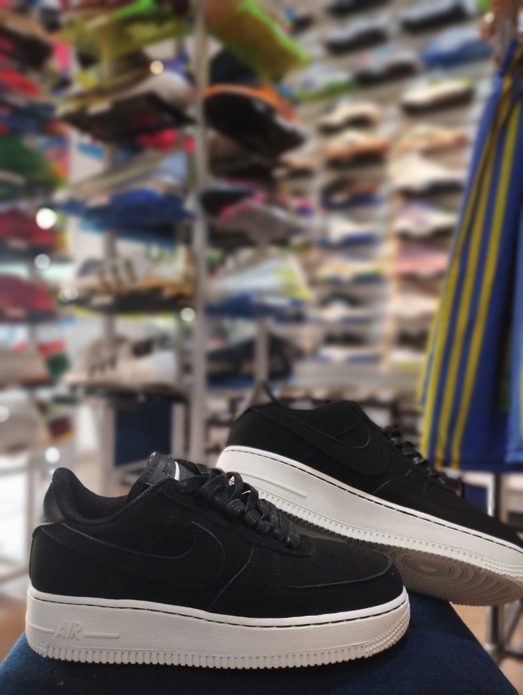 NIKE AIR NEGRAS 36