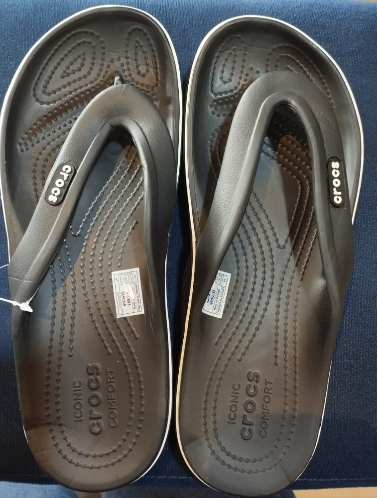 CROCS NEGRAS 43