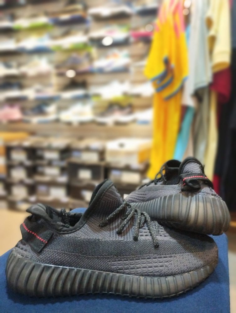 ADIDAS YEEZY 37
