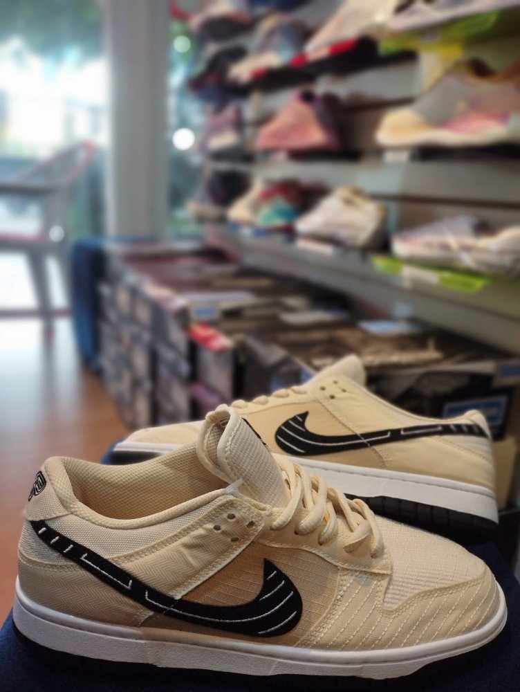 NIKE DUNK LOW PRO 42