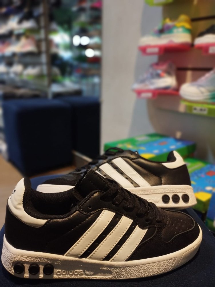ADIDAS NEGRAS 39