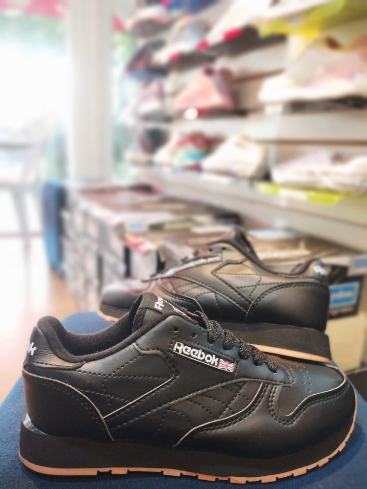 REEBOK 42