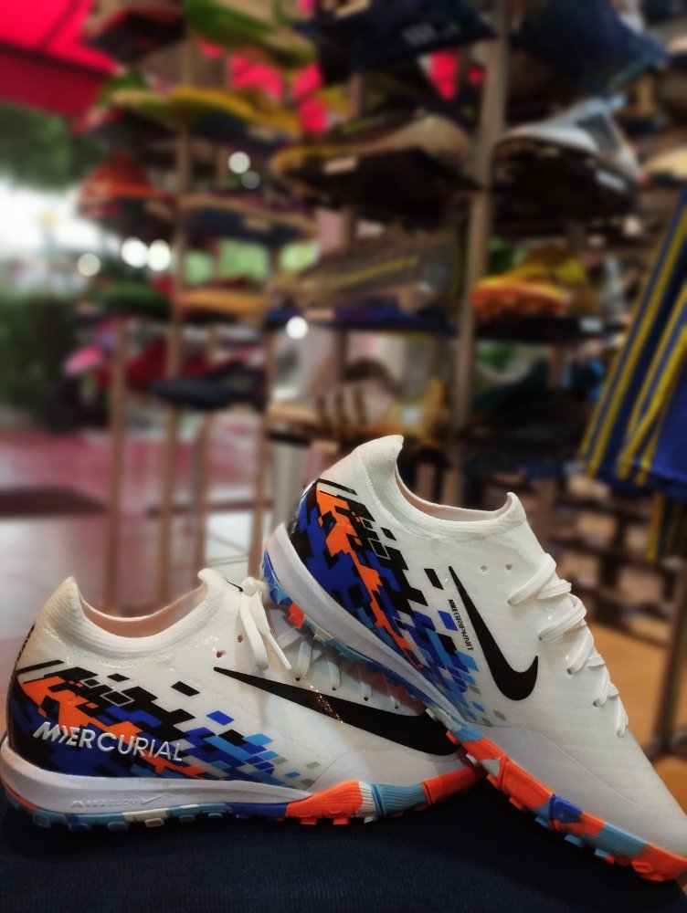 NIKE MERCURIAL 36 EUR