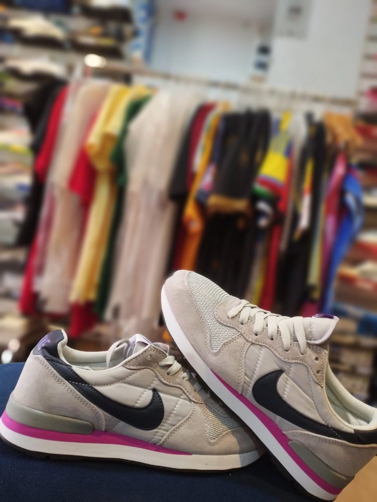 NIKE 36