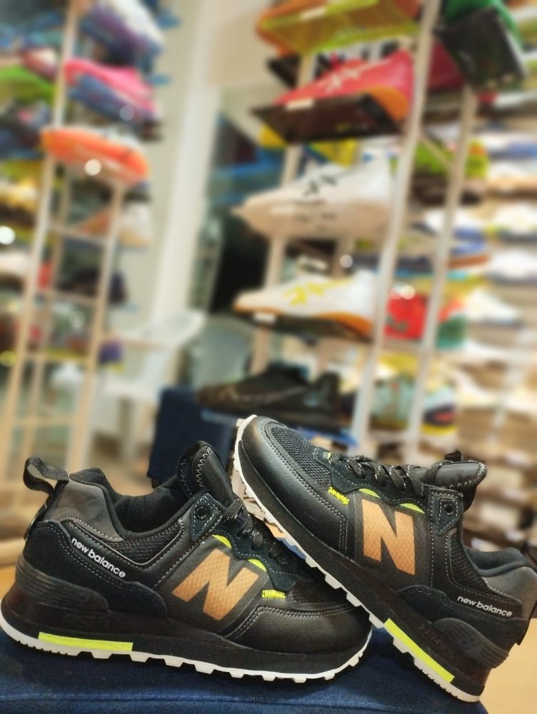 NEW BALANCE  NEGRAS  37