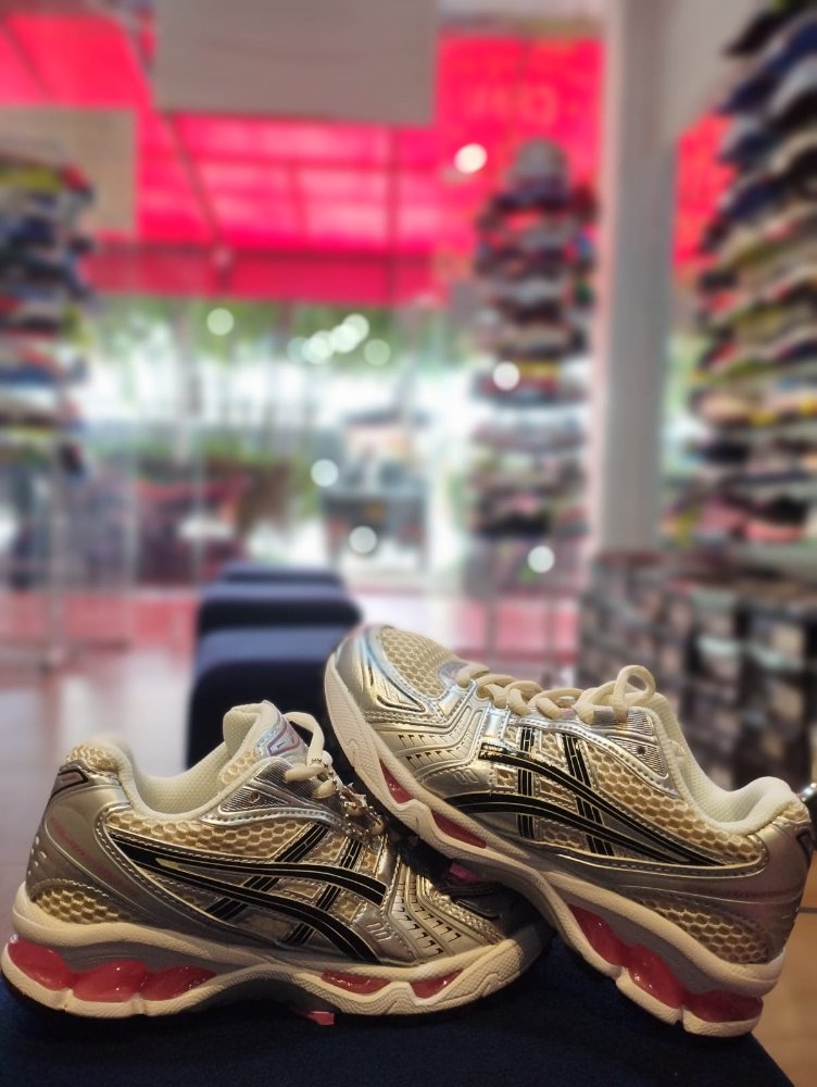 ASICS 36