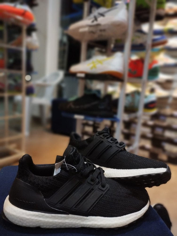 ADIDAS BOOST 37