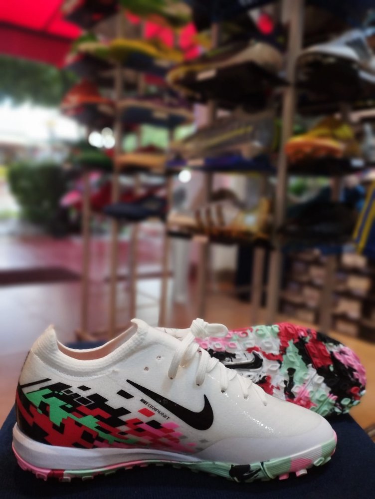 NIKE MERCURIAL 36