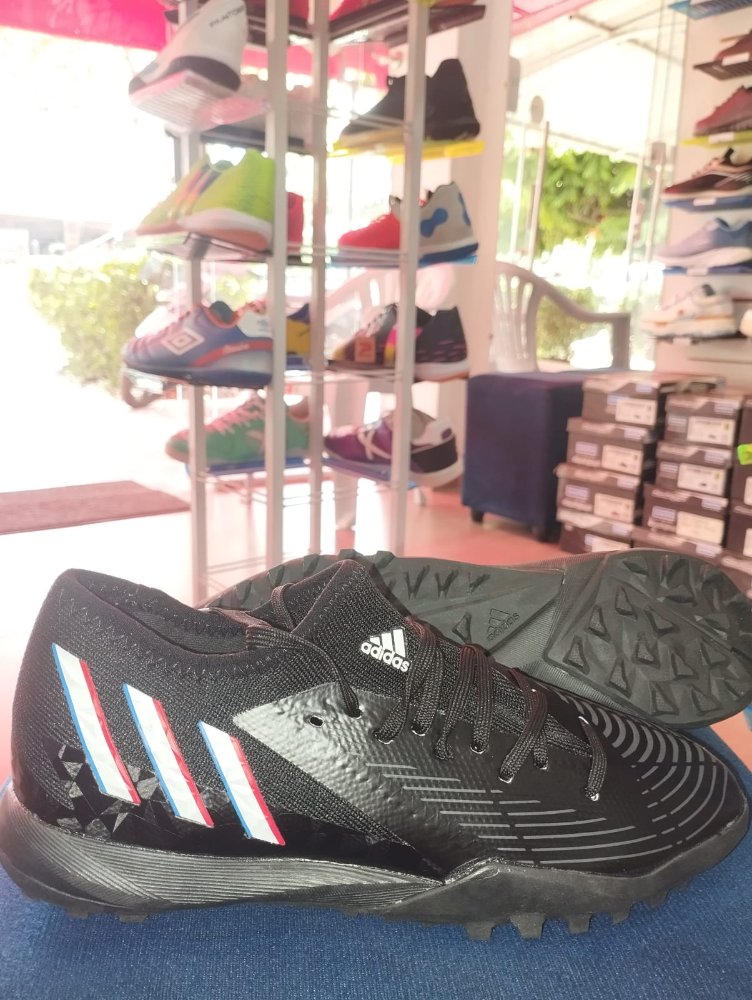 NIKE PREDATOR  40