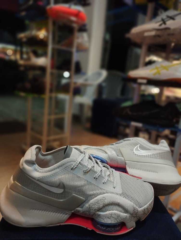 NIKE  SUPERREP GRIS 44