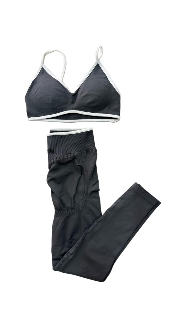 Conjunto licra larga y top gris con blanco