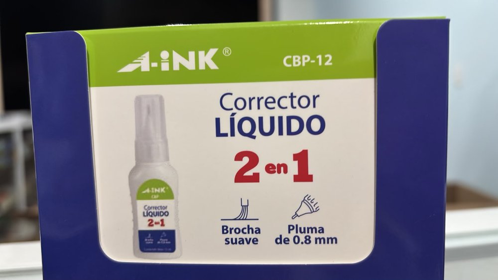Corrector liquido brocha pluma