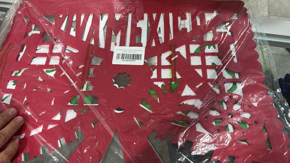 Papel picado tricolor