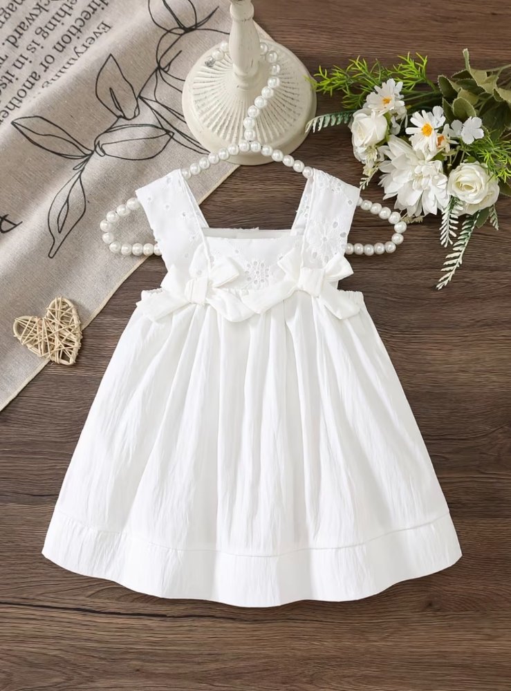 Vestido blanco con lazos