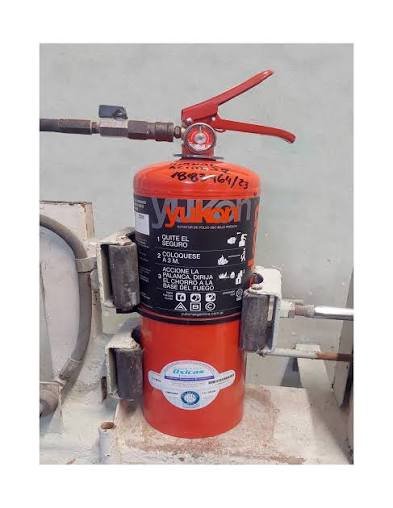 Recarga y mantenimiento de extintor de 2,5 kg ABC
