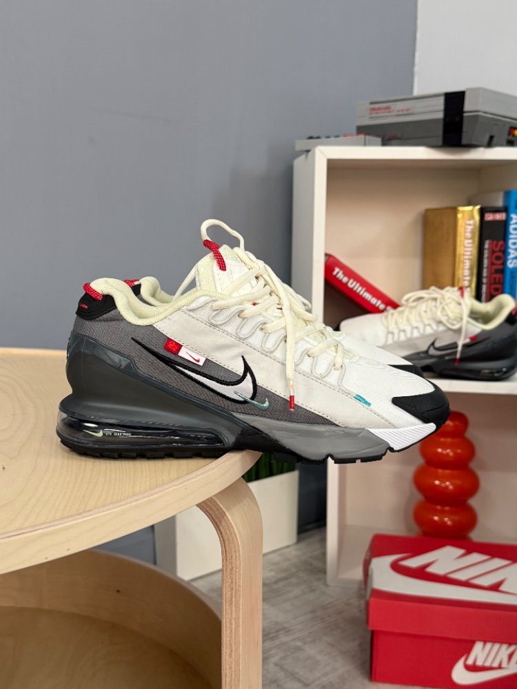 NIKE 270